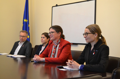 Veronica Sireteanu, la intrevedere cu ambasadorul Regatului Suediei in Republica Moldova: "Am discutat despre continuarea cooperarii in domeniile de interes comun" Veronica Sireteanu, la intrevedere cu ambasadorul Regatului Suediei in Republica Moldova: "Am discutat despre continuarea cooperarii in domeniile de interes comun"