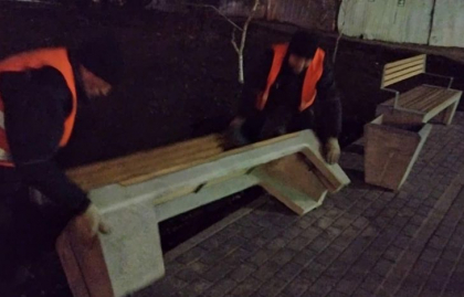 "Chisinaul nu e doar despre a construi, dar si despre a pastra". Doua banci - vandalizate noaptea trecuta in capitala - FOTO "Chisinaul nu e doar despre a construi, dar si despre a pastra". Doua banci - vandalizate noaptea trecuta in capitala - FOTO