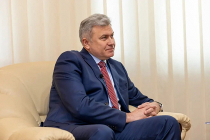 Ambasadorul Republicii Moldova la Bucuresti, despre indignarea Rusiei privind inlocuirea sintagmei „limba moldoveneasca" cu „limba romana”: "Ii deranjeaza pentru ca renuntam la balastul Imperial al URSS" Ambasadorul Republicii Moldova la Bucuresti, despre indignarea Rusiei privind inlocuirea sintagmei „limba moldoveneasca" cu „limba romana”: "Ii deranjeaza pentru ca renuntam la balastul Imperial al URSS"