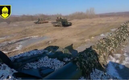 Ministerul ucrainean al Apararii publica imagini din timpul unor exercitii militare cu tancuri, pentru consolidarea abilitatilor ofensive - VIDEO