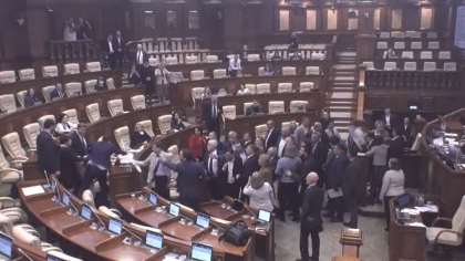 Promo-LEX, dupa ce BCS si PAS s-au luat la harta in timpul sedintei Parlamentului: "Incalcarea prevederilor Regulamentului atrage aplicarea sanctiunilor" Promo-LEX, dupa ce BCS si PAS s-au luat la harta in timpul sedintei Parlamentului: "Incalcarea prevederilor Regulamentului atrage aplicarea sanctiunilor"