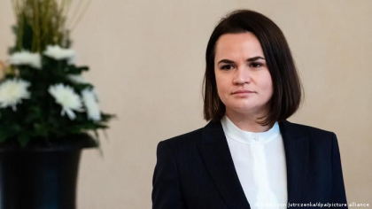 Svetlana Tihanovskaia, condamnata in lipsa la 15 ani de inchisoare: „Astazi, nu ma gandesc la propria mea pedeapsa. Ma gandesc la miile de nevinovati, de detinuti si condamnati la pedepse adevarate cu inchisoarea” Svetlana Tihanovskaia, condamnata in lipsa la 15 ani de inchisoare: „Astazi, nu ma gandesc la propria mea pedeapsa. Ma gandesc la miile de nevinovati, de detinuti si condamnati la pedepse adevarate cu inchisoarea”