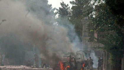Cel putin noua politisti au fost ucisi si 16 raniti intr-un atentat sinucigas in Pakistan - FOTO Cel putin noua politisti au fost ucisi si 16 raniti intr-un atentat sinucigas in Pakistan - FOTO