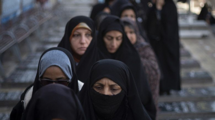 Iran: Femeile care refuza sa poarte hijab vor fi acuzate de „ostilitate fata de Republica Islamica” si pedepsite Iran: Femeile care refuza sa poarte hijab vor fi acuzate de „ostilitate fata de Republica Islamica” si pedepsite