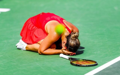 Ucraineanca Marta Kostyuk a invins-o pe rusoaica Varvara Gracheva si a dedicat primul titlu WTA castigat „tuturor oamenilor care lupta si mor”. Kostiuk, prabusita pe teren in lacrimi dupa victorie