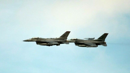 Presa americana: Mai multi piloti ucraineni s-ar afla in Statele Unite unde ar invata sa piloteze avioane F16 Presa americana: Mai multi piloti ucraineni s-ar afla in Statele Unite unde ar invata sa piloteze avioane F16