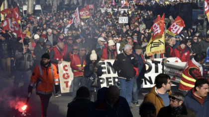 "Sa paralizam Franta!". Sindicatele anunta un "tsunami social" cu cateva zile inainte de adoptarea controversatei legi a pensiilor "Sa paralizam Franta!". Sindicatele anunta un "tsunami social" cu cateva zile inainte de adoptarea controversatei legi a pensiilor