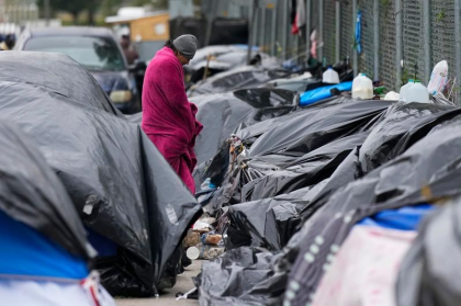 Mexic: 343 de migranti, dintre care 103 minori neinsotiti, descoperiti intr-o remorca de camion
