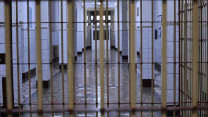 Isi va petrece urmatorii 13 ani dupa gratii. Un barbat din Briceni - condamnat, dupa ce si-a batut cu cruzime sotia, apoi aceasta a murit pe patul din spital 
