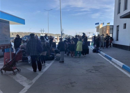 Refugiati la vama Palanca - Mayaky - Udobnoe. Ucrainenii fug din calea bombardamentelor rusesti asupra sudului Ucrainei