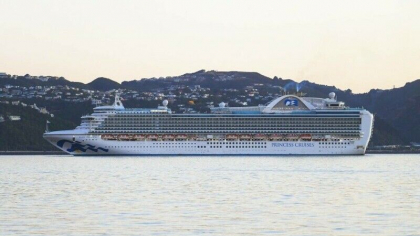 Sute de pasageri ai unei luxoase nave de croaziera s-au imbolnavit subit. Si zeci de membrii ai echipajului au fost afectati Sute de pasageri ai unei luxoase nave de croaziera s-au imbolnavit subit. Si zeci de membrii ai echipajului au fost afectati