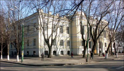 Cladirea fostului Seminar Teologic ar putea fi data in posesia Mitropoliei Basarabiei. Proiectul de lege urmeaza a fi votat de Parlament /DOC Cladirea fostului Seminar Teologic ar putea fi data in posesia Mitropoliei Basarabiei. Proiectul de lege urmeaza a fi votat de Parlament /DOC
