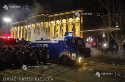 Georgia: Gaze si tunuri cu apa impotriva miilor de opozanti ai unei legi represive - VIDEO Georgia: Gaze si tunuri cu apa impotriva miilor de opozanti ai unei legi represive - VIDEO