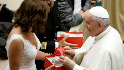 Papa Francisc: „Sa nu lasam femeile sa devina victime ale abuzului”
Papa Francisc: „Sa nu lasam femeile sa devina victime ale abuzului”