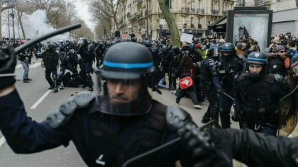 Noi proteste in Franta impotriva reformei pensiilor. Sindicalistii vorbesc de peste un milion de manifestanti - VIDEO