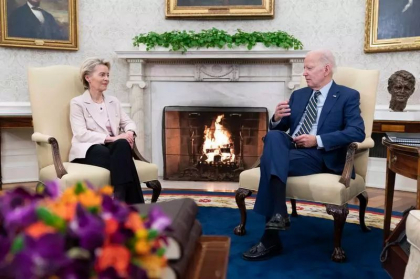 Joe Biden s-a intalnit cu Ursula von der Leyen: „Vom colabora pentru a limita si mai mult veniturile rusesti” Joe Biden s-a intalnit cu Ursula von der Leyen: „Vom colabora pentru a limita si mai mult veniturile rusesti”