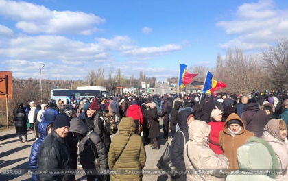 Haos pe drumurile nationale din tara. Intrarea in orasul Balti - blocata de protestatari, iar mai multe microbuze cu manifestanti - stopate de politie - VIDEO/FOTO Haos pe drumurile nationale din tara. Intrarea in orasul Balti - blocata de protestatari, iar mai multe microbuze cu manifestanti - stopate de politie - VIDEO/FOTO