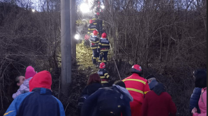 Incident feroviar in judetul Teleorman. Un tren cu calatori a franat brusc pentru a evita impactul cu un marfar. Trei persoane au fost transportate la spital Incident feroviar in judetul Teleorman. Un tren cu calatori a franat brusc pentru a evita impactul cu un marfar. Trei persoane au fost transportate la spital