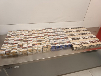 A incercat sa iasa din tara cu peste 250 de pachete de tigari. O femeie - retinuta pe Aeroportul International Chisinau - FOTO
