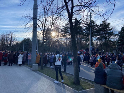 Protest cu retineri la Chisinau. Sute de oameni s-au adunat in fata Guvernului si au cerut ca Dorin Recean sa se expuna asupra rezolutiei depusa de deputatii SOR 