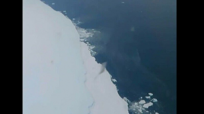 Momentul in care un aisberg urias, de marimea Londrei, se desprinde de banchiza in Antarctica - VIDEO
Momentul in care un aisberg urias, de marimea Londrei, se desprinde de banchiza in Antarctica - VIDEO