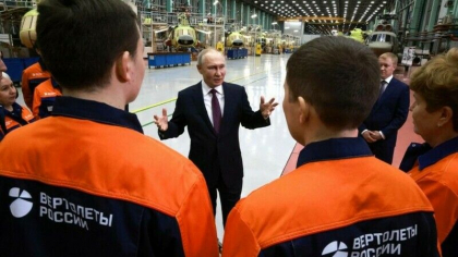 Putin, vizita de lucru la o fabrica de elicoptere din Siberia. Armata sa ar trece printr-o criza de echipamente