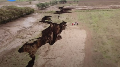 Continentul african se rupe in doua, pe mii de kilometri au aparut fisuri imense. Un nou ocean s-ar putea forma - VIDEO Continentul african se rupe in doua, pe mii de kilometri au aparut fisuri imense. Un nou ocean s-ar putea forma - VIDEO