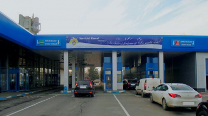 Patru tineri - documentati, dupa ce au incercat sa iasa din tara cu trei acte false si un automobil cautat pe INTERPOL. Ce au declarat acestia - FOTO Patru tineri - documentati, dupa ce au incercat sa iasa din tara cu trei acte false si un automobil cautat pe INTERPOL. Ce au declarat acestia - FOTO