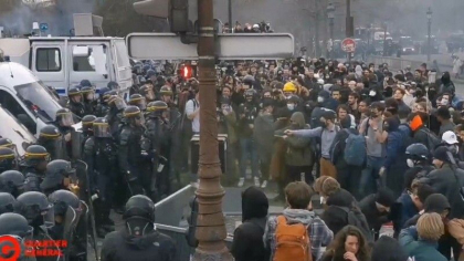 Noi proteste in Franta. Fortele de ordine i-au evacuat pe manifestanti la Paris, in apropiere de parlament - VIDEO Noi proteste in Franta. Fortele de ordine i-au evacuat pe manifestanti la Paris, in apropiere de parlament - VIDEO