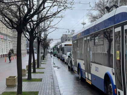 Traficul rutier pe bulevardul Stefan cel Mare si Sfant din capitala - reluat Traficul rutier pe bulevardul Stefan cel Mare si Sfant din capitala - reluat