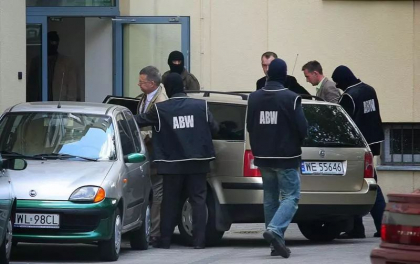Polonia a descoperit o retea de spioni ce urmarea livrarile de armament ale NATO cu camere de supraveghere Polonia a descoperit o retea de spioni ce urmarea livrarile de armament ale NATO cu camere de supraveghere