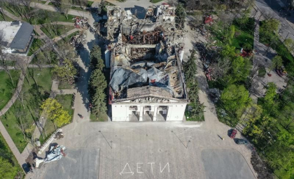 Un an de la masacrul de la teatrul din Mariupol. Zelenski promite ca Moscova va plati pentru aceasta tragedie Un an de la masacrul de la teatrul din Mariupol. Zelenski promite ca Moscova va plati pentru aceasta tragedie