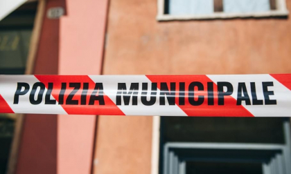 Si-a tinut tatal mort in casa timp de 15 luni, infasurat intr-o patura, pentru a-i incasa pensia. Italianul folosea ventilatoare ca sa scape de miros