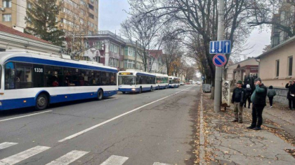 Atentie, calatori. Circulatia troleibuzelor pe unele strazi din capitala - sistata din cauza protestului 