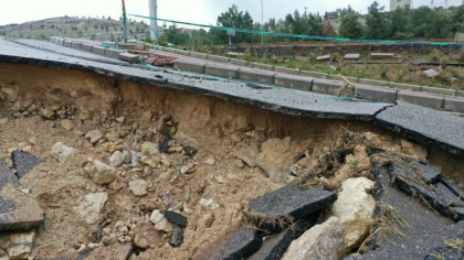 Momentul in care o sosea din Turcia se rupe in doua din cauza inundatiilor - VIDEO
