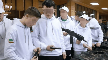 „Armata pentru scolari”. Autoritatile din 16 regiuni ruse vor trimite mii de elevi in tabere de antrenament „militaro-patriotice” „Armata pentru scolari”. Autoritatile din 16 regiuni ruse vor trimite mii de elevi in tabere de antrenament „militaro-patriotice”