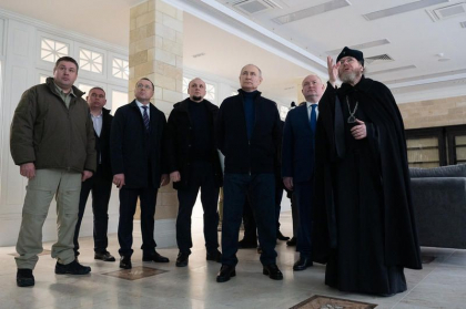 Igor Ghirkin: Cand un presupus Putin este in multime este de fapt o dublura. Doar Putin care statea singur in biserica de Craciun este real - VIDEO Igor Ghirkin: Cand un presupus Putin este in multime este de fapt o dublura. Doar Putin care statea singur in biserica de Craciun este real - VIDEO