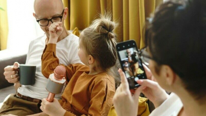 Statul din Europa care a interzis parintilor sa distribuie fotografiile copiilor lor pe retelele de socializare Statul din Europa care a interzis parintilor sa distribuie fotografiile copiilor lor pe retelele de socializare
