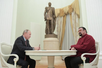Steven Seagal, profesor de arte martiale la Moscova! Actorul pregateste tinerii pentru armata