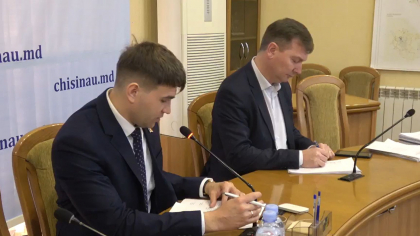 Presedintele si secretarul CMC au parasit sedinta. Adrian Talmaci: „Ma simt rau, mi s-a ridicat tensiunea” Presedintele si secretarul CMC au parasit sedinta. Adrian Talmaci: „Ma simt rau, mi s-a ridicat tensiunea”