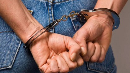Un cetatean moldovean, retinut dupa ce a cerut mita de la o persoana din Ucraina pentru a o ajuta sa treaca ilegal frontiera in Moldova Un cetatean moldovean, retinut dupa ce a cerut mita de la o persoana din Ucraina pentru a o ajuta sa treaca ilegal frontiera in Moldova