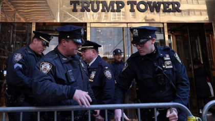 Donald Trump vrea sa faca „spectacol” la tribunal si sa se prezinte in catuse in fata marelui juriu
