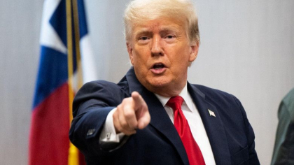 Un portret urias al lui Trump a disparut in mod misterios. O suta de cadouri pretioase primite de fostul presedinte sunt de negasit Un portret urias al lui Trump a disparut in mod misterios. O suta de cadouri pretioase primite de fostul presedinte sunt de negasit
