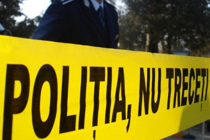 L-a lovit de cateva ori cu un obiect ascutit si l-a lasat sa zaca la pamant. Un barbat - plasat in arest preventiv, dupa ce fiind in stare de ebrietate si-a omorat amicul de pahar L-a lovit de cateva ori cu un obiect ascutit si l-a lasat sa zaca la pamant. Un barbat - plasat in arest preventiv, dupa ce fiind in stare de ebrietate si-a omorat amicul de pahar