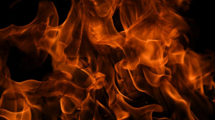 O femeie a murit la doi ani dupa ce a fost stropita cu benzina si incendiata de iubitul ei. Cazul i-a ingrozit pe politisti O femeie a murit la doi ani dupa ce a fost stropita cu benzina si incendiata de iubitul ei. Cazul i-a ingrozit pe politisti