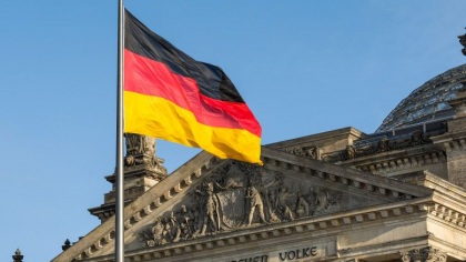 Un barbat a intrat cu masina intr-o multime de oameni pe Koln Bonn aeroport Germania Un barbat a intrat cu masina intr-o multime de oameni pe Koln Bonn aeroport Germania