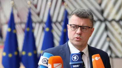 Masina in care se afla ministrul de externe estonian a luat foc in mers, in timpul unei vizite in Ucraina
