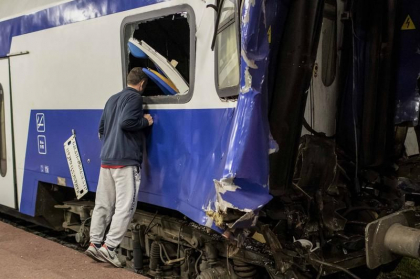 Accidentul feroviar din Galati: Acul ceasului vitezometrului locomotivei a ramas blocat la 75 kilometri la ora. Filmul accidentului - VIDEO Accidentul feroviar din Galati: Acul ceasului vitezometrului locomotivei a ramas blocat la 75 kilometri la ora. Filmul accidentului - VIDEO