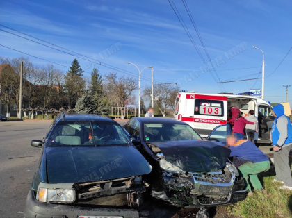 Accident la Tiraspol. Mai multe persoane - transportate la spital, dupa ce masinile in care se aflau s-au lovit puternic intr-o intersectie. Imagini de la locul faptei - FOTO Accident la Tiraspol. Mai multe persoane - transportate la spital, dupa ce masinile in care se aflau s-au lovit puternic intr-o intersectie. Imagini de la locul faptei - FOTO