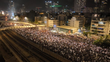 Protest de amploare in Israel dupa ce Netanyahu l-a demis pe ministrul Apararii. Consulul israelian la New York a demisionat Protest de amploare in Israel dupa ce Netanyahu l-a demis pe ministrul Apararii. Consulul israelian la New York a demisionat